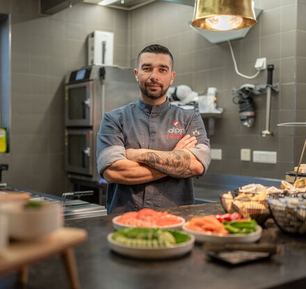  | Fr&uuml;hst&uuml;ckoch/k&ouml;chin (m/w/d)