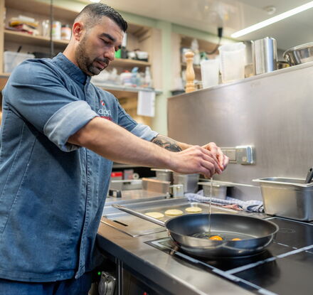  | Fr&uuml;hst&uuml;ckskoch | In (m/w/d)