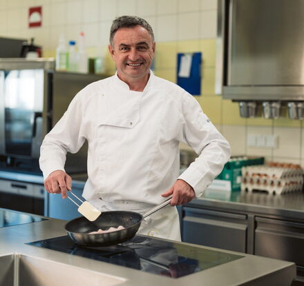  | Fr&uuml;hst&uuml;ckskoch | In (m/w/d)